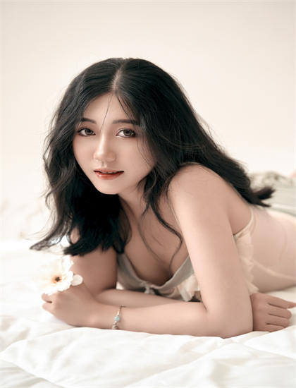 文化分析：《星际之门SG1 第二季》中的导演的艺术风格与视觉语言 理解作品的时代背景与文化语境